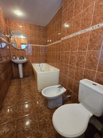 Casă individuală cu 6 camere cu Canalizare în Eroii Revoluției