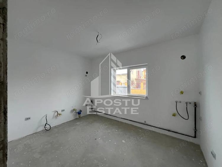 Casă cu 4 camere cu Teren 180 Mp în Giarmata