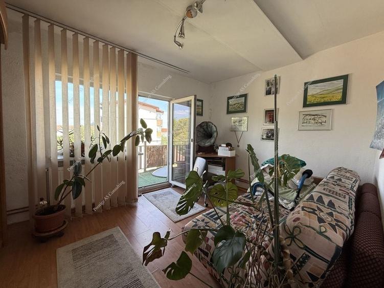 Apartament cu 3 camere decomandat în Girocului