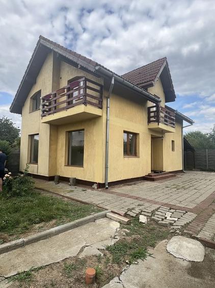 Casă individuală cu 5 camere cu Canalizare în Giarmata