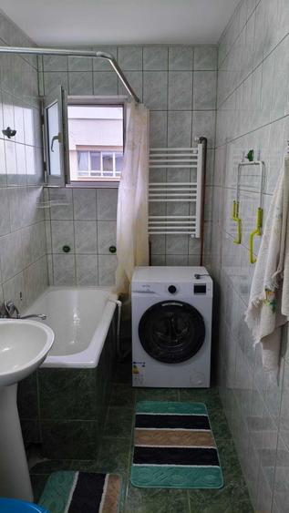 Apartament cu 3 camere decomandat în Exterior Vest