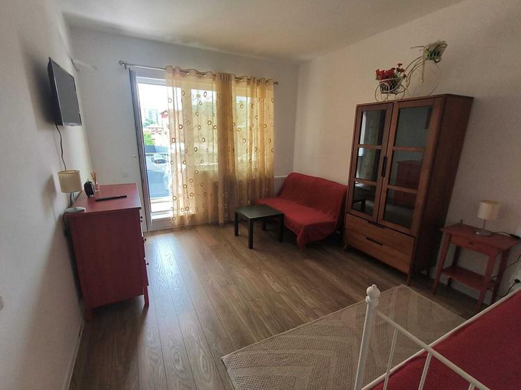 Garsonieră decomandată în Regie
