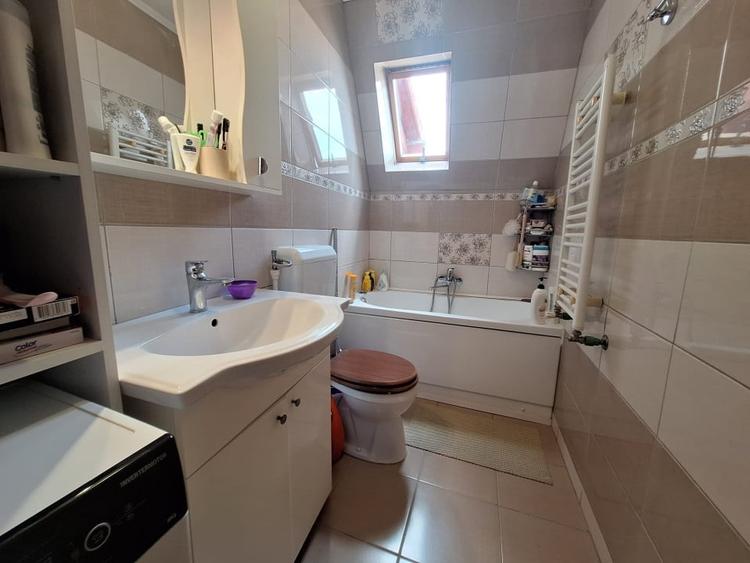 Apartament cu 3 camere semidecomandat, mobilat în Girocului