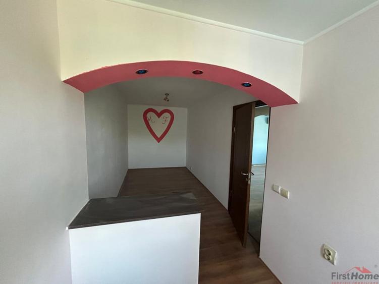 Apartament cu 3 camere, de , zona sud, scoala 8 - 2