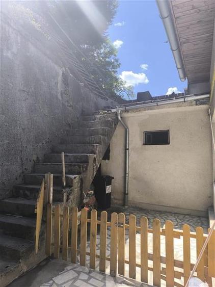 Casă individuală cu 5 camere cu Canalizare în Lendt