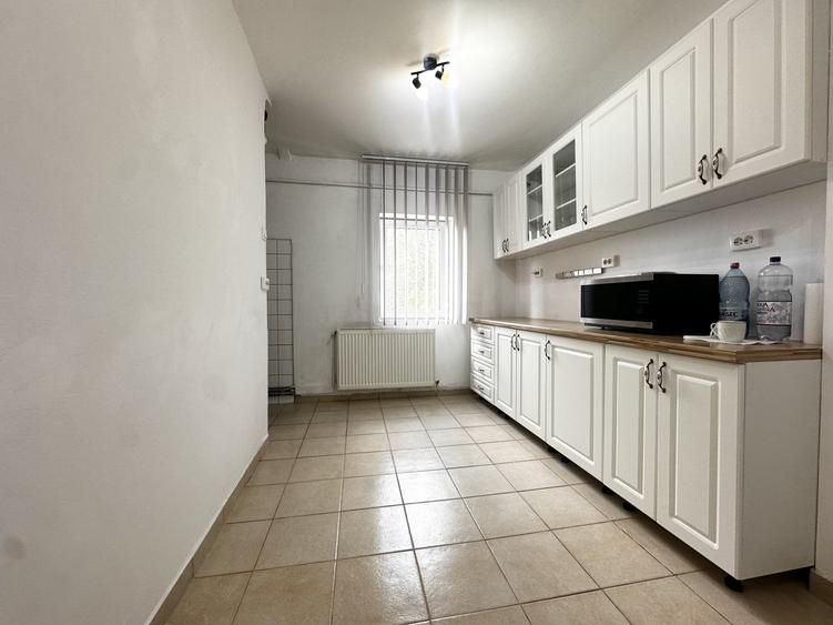 Apartament cu 3 camere semidecomandat, mobilat în Freidorf