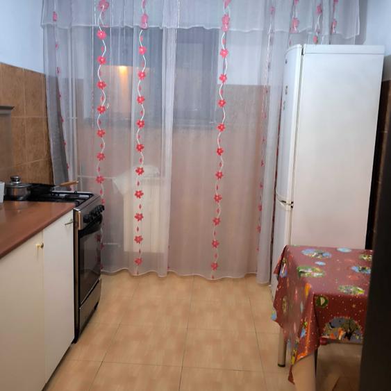 Apartament cu 3 camere decomandat în Exterior Vest