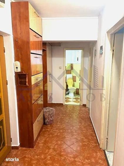 Apartament cu 3 camere semidecomandat, mobilat în Micro 3