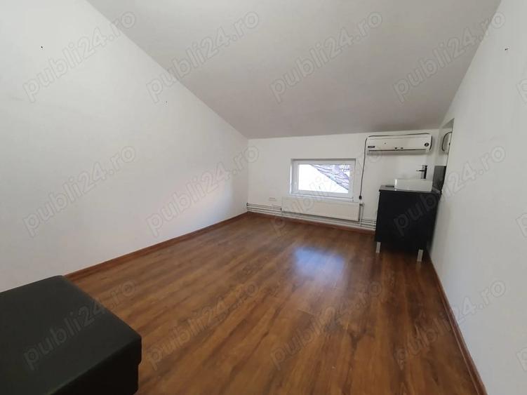 Spațiu comercial, de 130 mp, în Intim