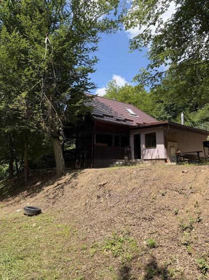 Casă cu 3 camere în Buru