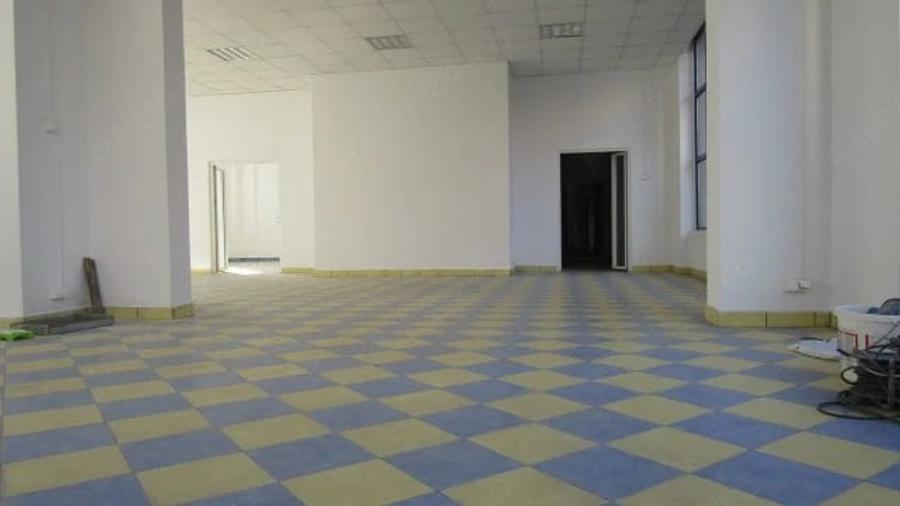 Spațiu comercial, de 310 mp, în Central