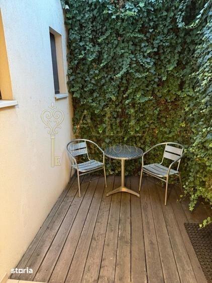 Apartament cu 3 camere, mobilat în Tei