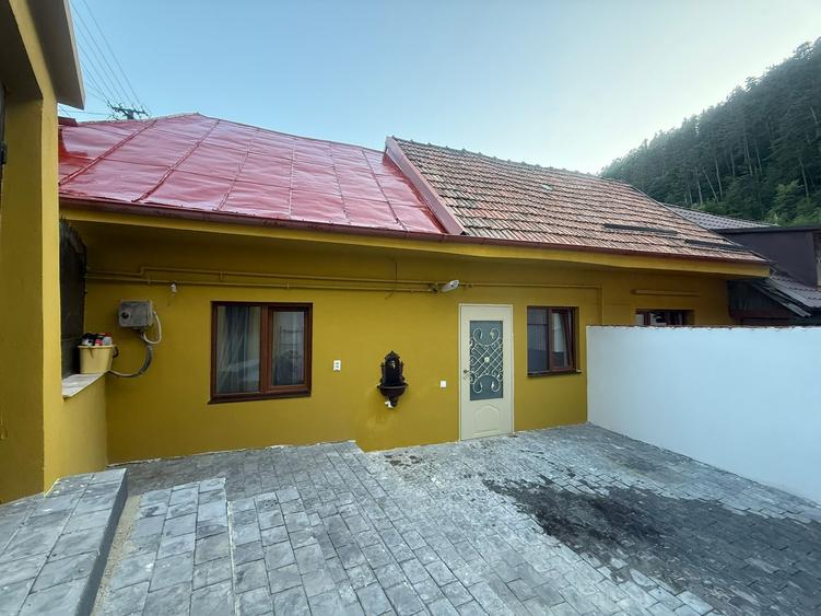 Casă individuală cu 2 camere cu Canalizare în Brașovul Vechi