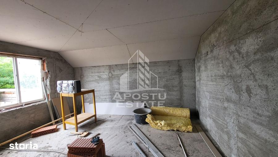 Casă cu 7 camere cu Teren 550 Mp în Dudeștii Noi