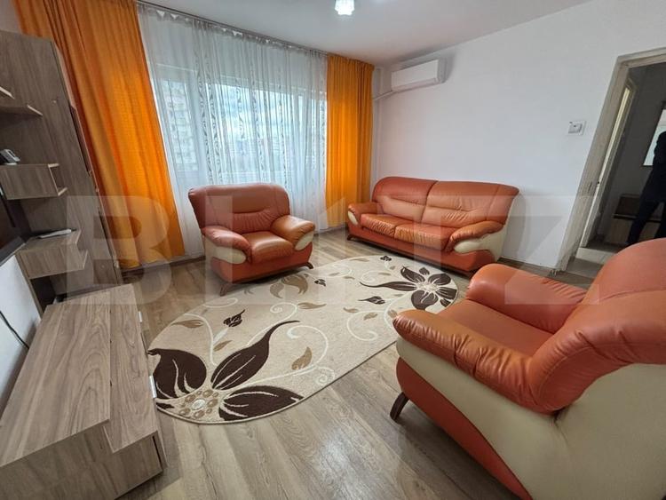 Apartament cu 3 camere decomandat, mobilat în Central