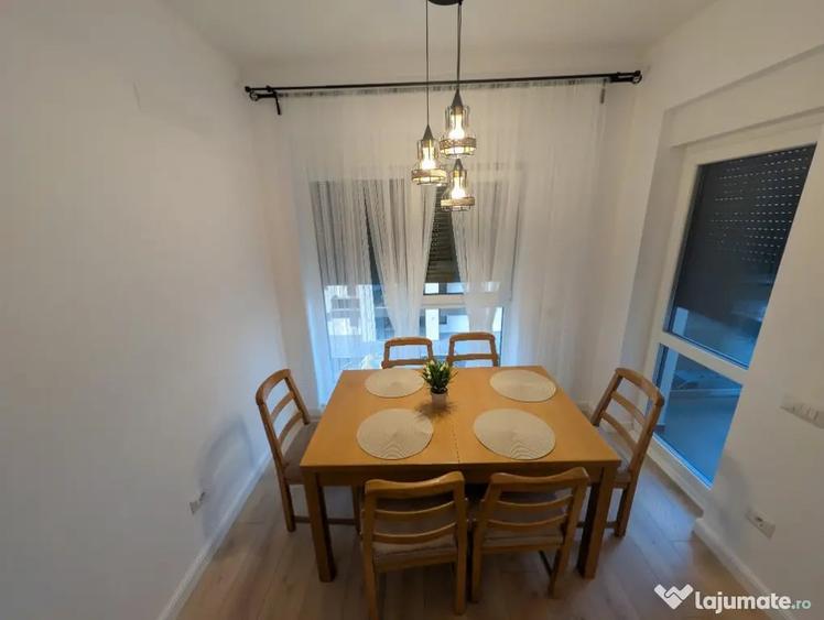 Apartament cu 3 camere decomandat în Central