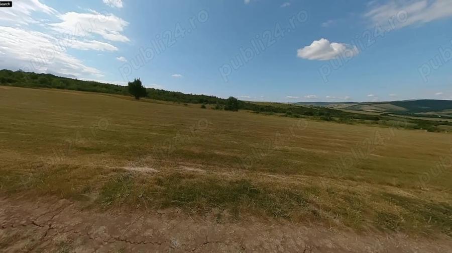 Teren de 5700 mp, în Jibert
