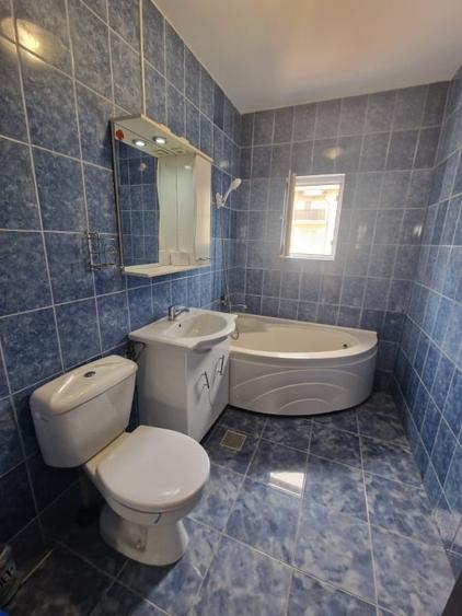 Apartament cu 3 camere semidecomandat, mobilat în Ipotești