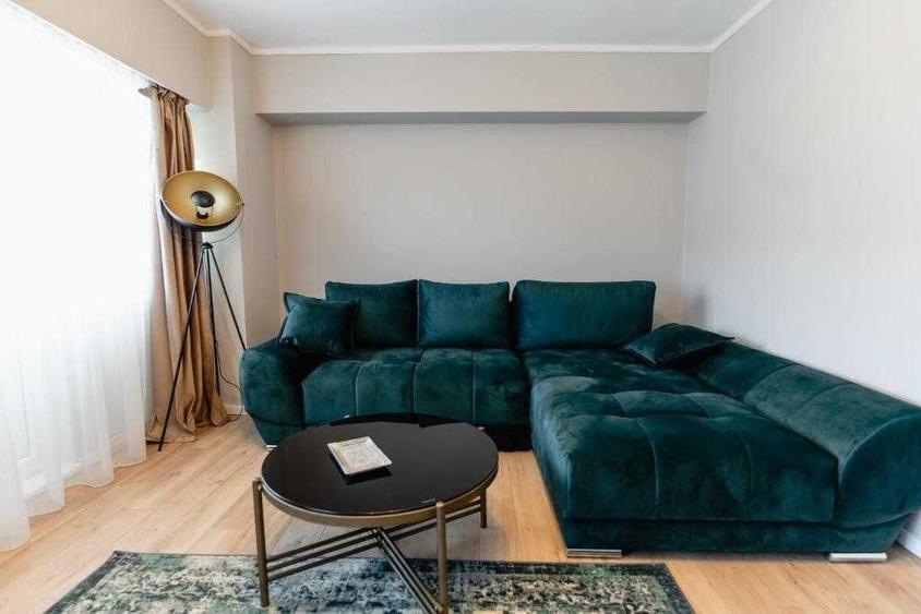 Apartament cu 3 camere decomandat în Zorilor