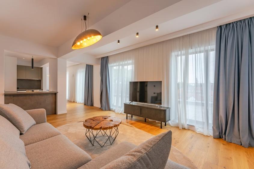Apartament cu 2 camere decomandat, mobilat în Ultracentral