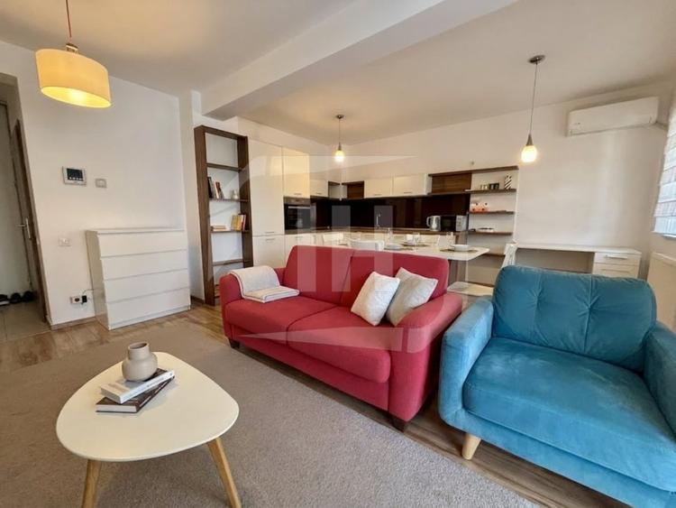 Apartament cu 2 camere semidecomandat, mobilat în Bună Ziua