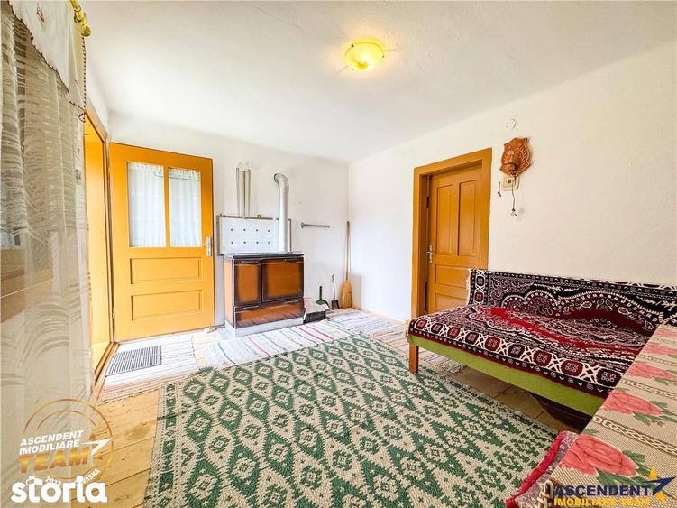 Casă cu 2 camere cu Teren 553 Mp în Sâncrai