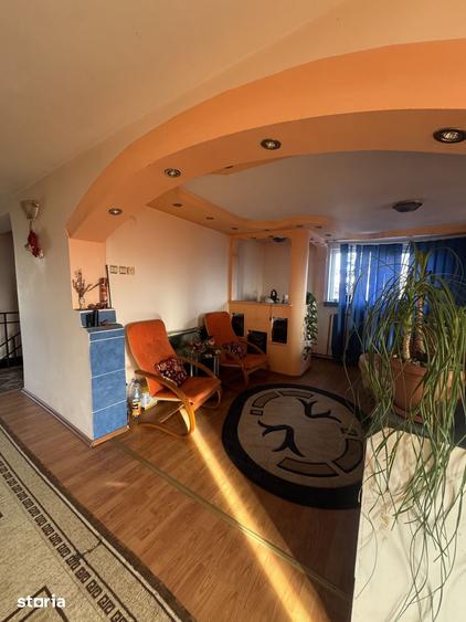 Casă cu 5 camere cu Teren 600 Mp în Bariera Vâlcii