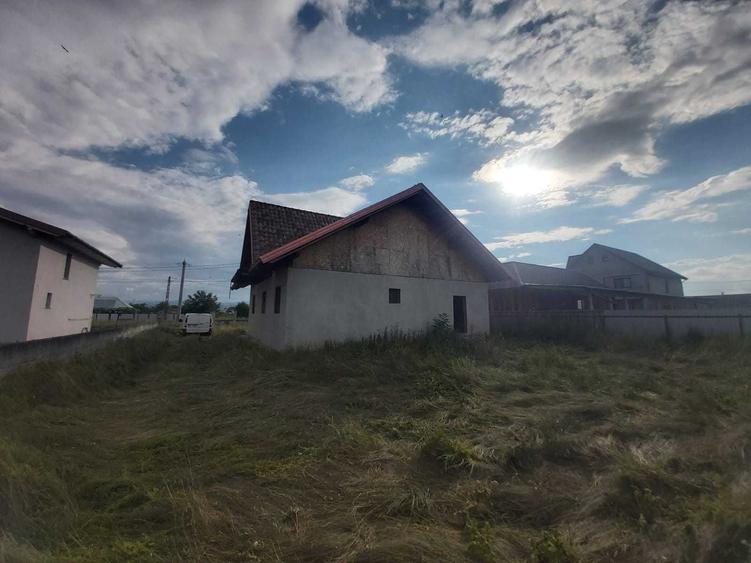 Casă cu 4 camere în Zănești