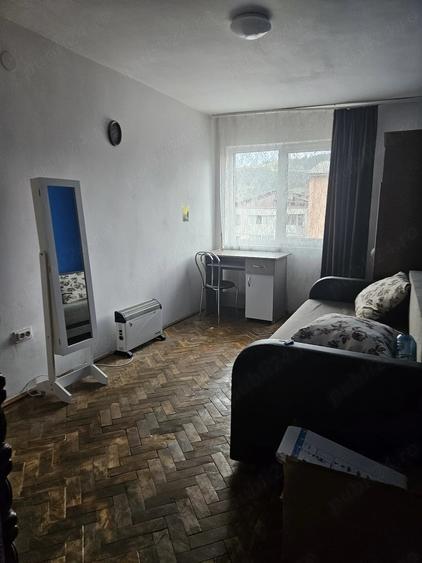 Apartament cu 2 camere nedecomandat în Horea