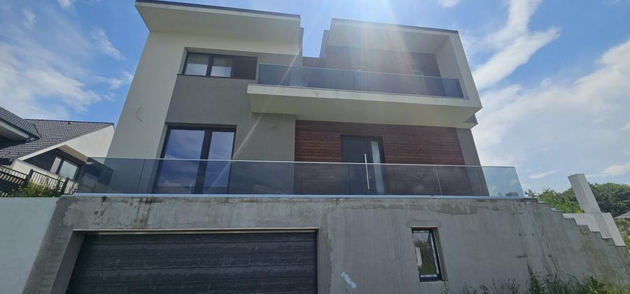 Casă individuală cu 6 camere cu Canalizare în Făget
