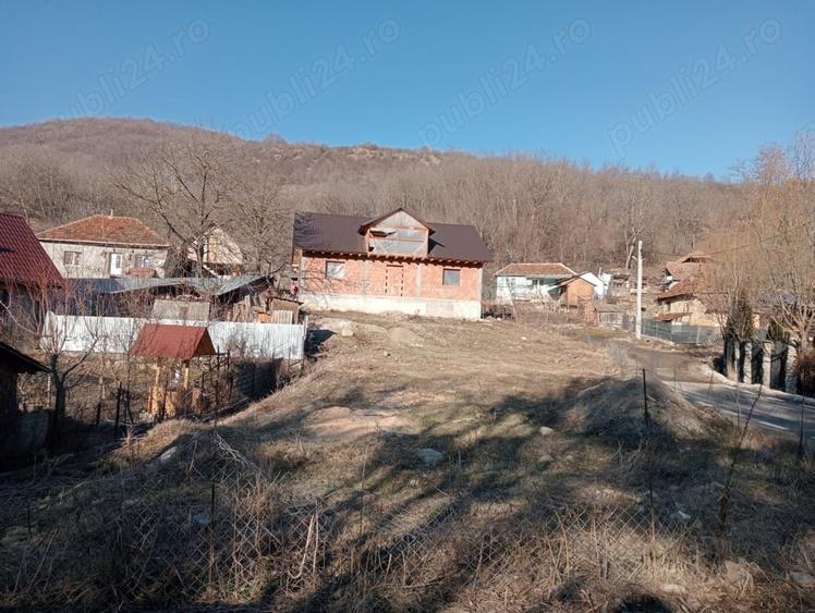 Casă cu 4 camere în Bozioru