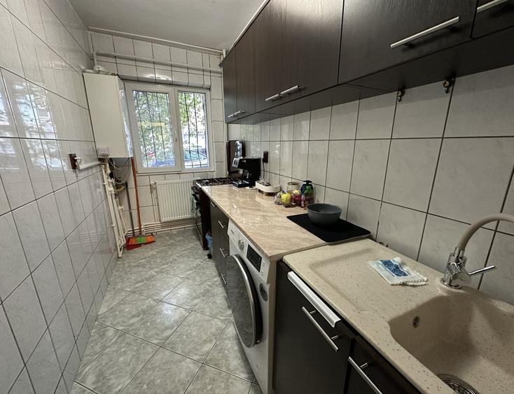 Apartament cu 3 camere decomandat, mobilat în Sud