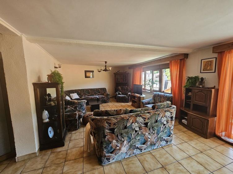 Casă individuală cu 5 camere cu Teren 159 Mp în Schei