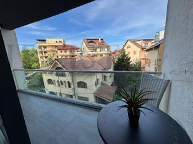 Apartament cu 3 camere decomandat, mobilat în Herăstrău
