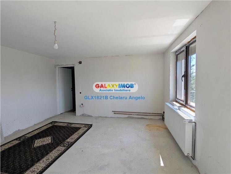 Casă cu 5 camere cu Garaj în Copăceni