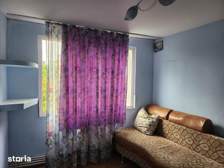 Apartament cu 3 camere semidecomandat în Republicii