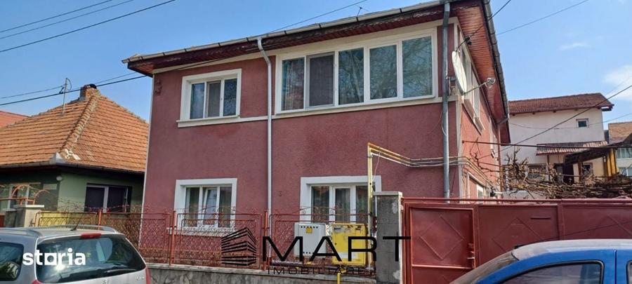Casă cu 6 camere cu Teren 400 Mp în Sânpetru