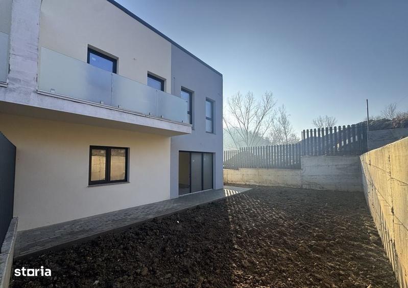 Casă cu 4 camere în Tăuți