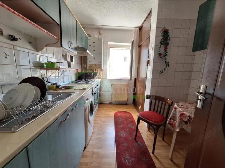 Apartament cu 3 camere semidecomandat în Central