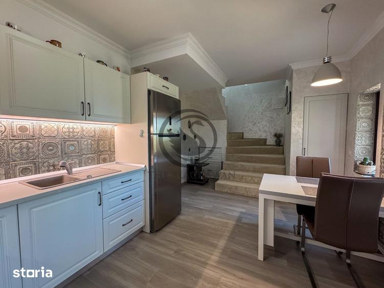 Casă cu 5 camere cu Teren 1073 Mp în Podenii Noi