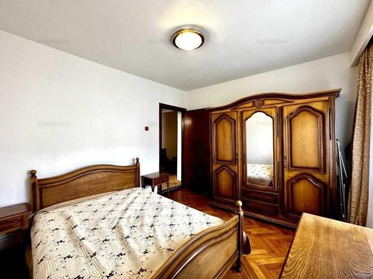 Apartament cu 3 camere decomandat în Girocului