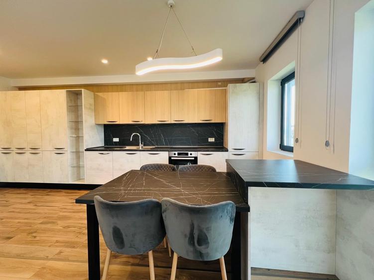 Apartament cu 3 camere decomandat, mobilat în Iancu Nicolae
