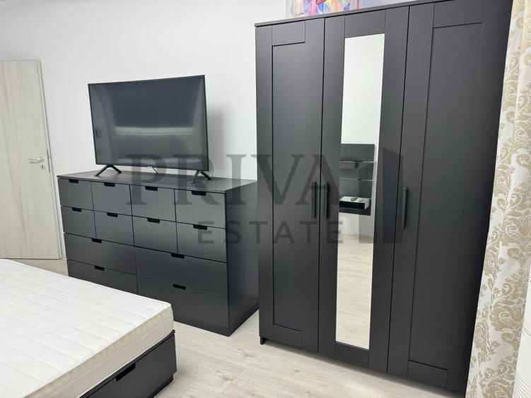 Apartament cu 3 camere semidecomandat, mobilat în Torontalului