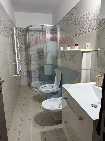 Apartament cu 2 camere decomandat, mobilat în Central