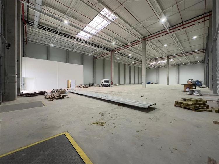 Spațiu industrial, de 2,742 mp, în Brătuleni