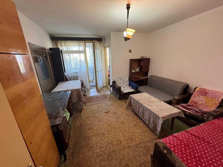 Garsonieră decomandată în Apărătorii Patriei