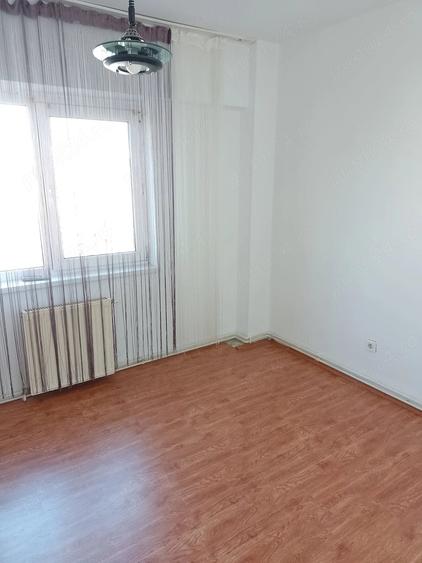 Apartament cu 3 camere decomandat în Exterior Vest