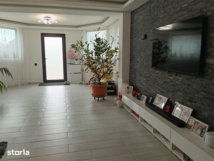 Casă cu 7 camere cu Teren 1100 Mp în Central