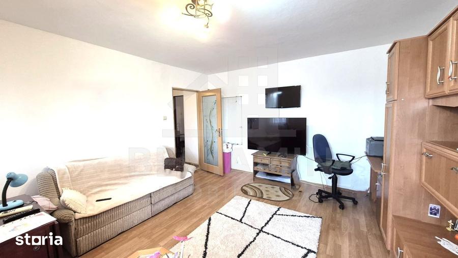 Apartament cu 3 camere decomandat în Calea București