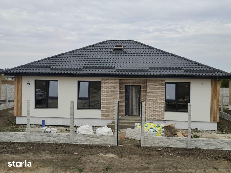 Casă cu 4 camere cu Teren 380 Mp în Joița